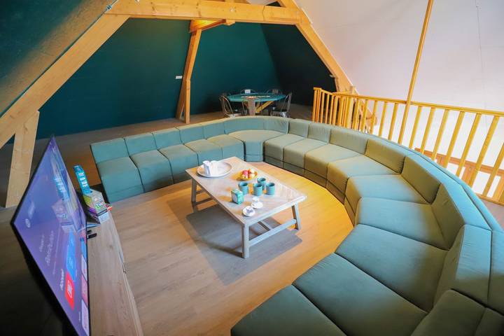 Villa pour 30 personnes, avec jardin ainsi que terrasse et piscine, animaux acceptés en Auvergne - 3