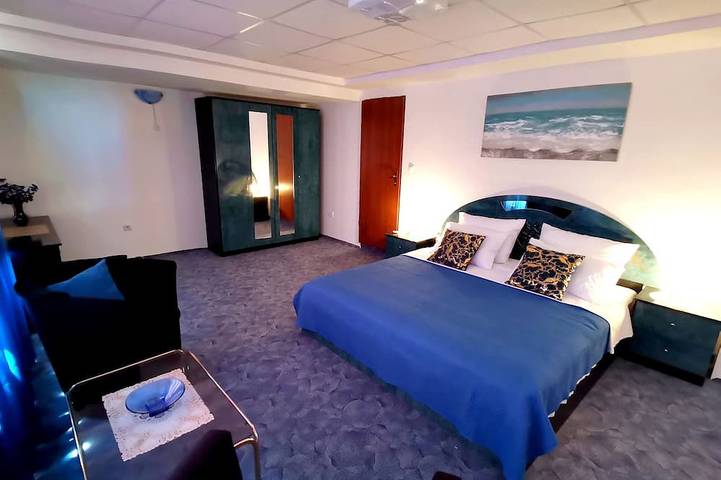 Ganze Wohnung, Apartman Andy 4 * - 140m2 In und 130m2 Out, 6 + 2 Personen in Imotski, Makarska Riviera