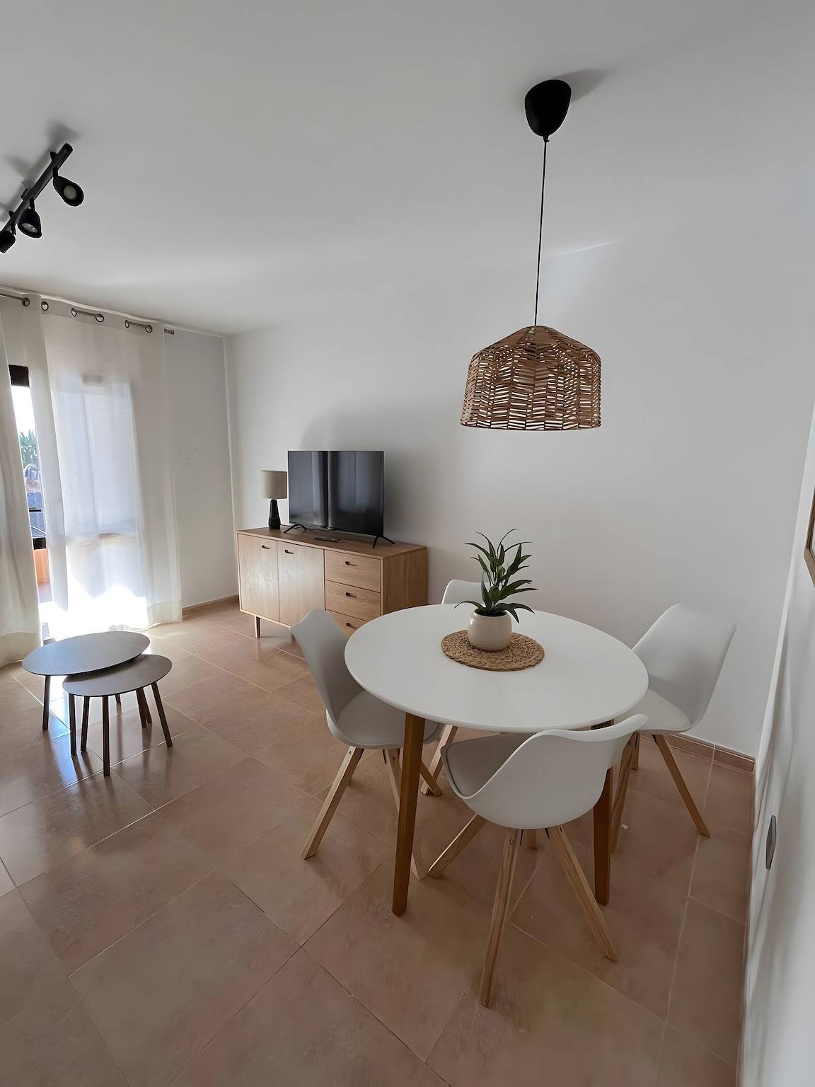 Apartamento inteiro, Apartamento 'Oasis' com Piscina Partilhada, Terraço Privado e Wi-Fi in Corralejo, La Oliva