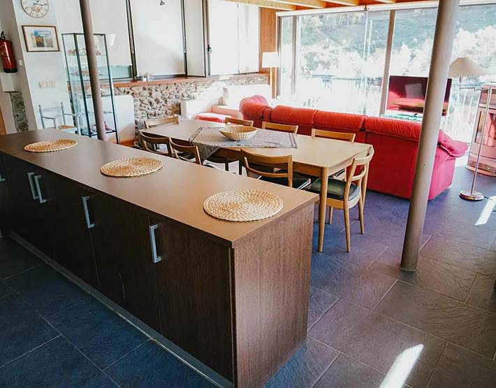 Chalet para 14 personas, con jacuzzi y balcón, Familias con niños en Pirineo Catalan - 2