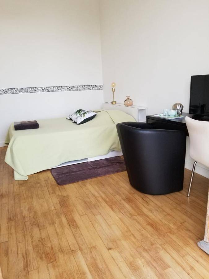 Location de vacances pour 2 personnes, avec jardin ainsi que vue et terrasse à Beaupuy - 4