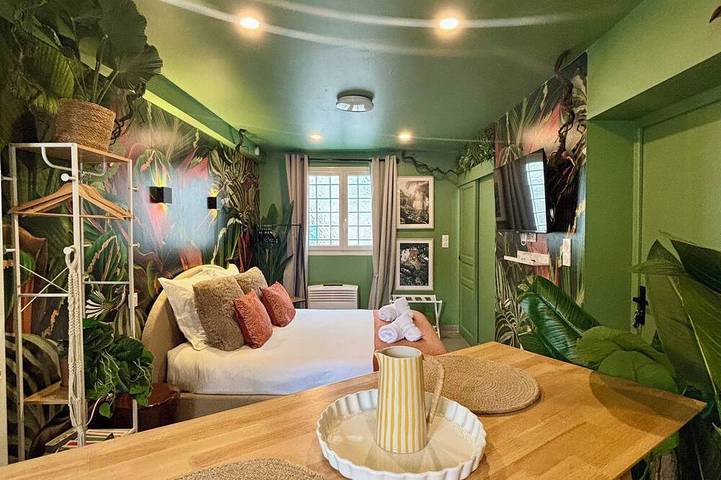 Apartamento entero, Casa Jungle - Le Studio Végétal - Confort & Design in Brive-la-Gaillarde, Brive-la-Gaillarde region