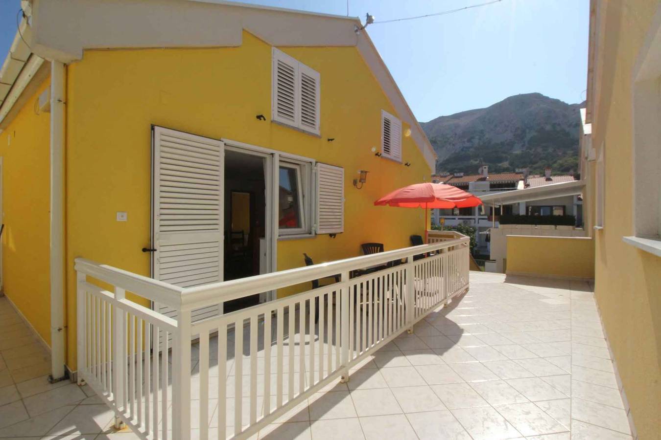 Entire holiday apartment, Holiday apartment mit Klimaanlage und Wlan  in Zarok, Baska