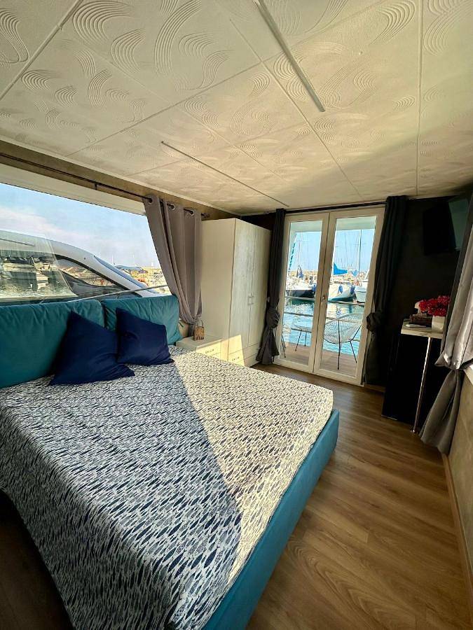 Boot für 4 Personen, mit Ausblick und Terrasse in Italien