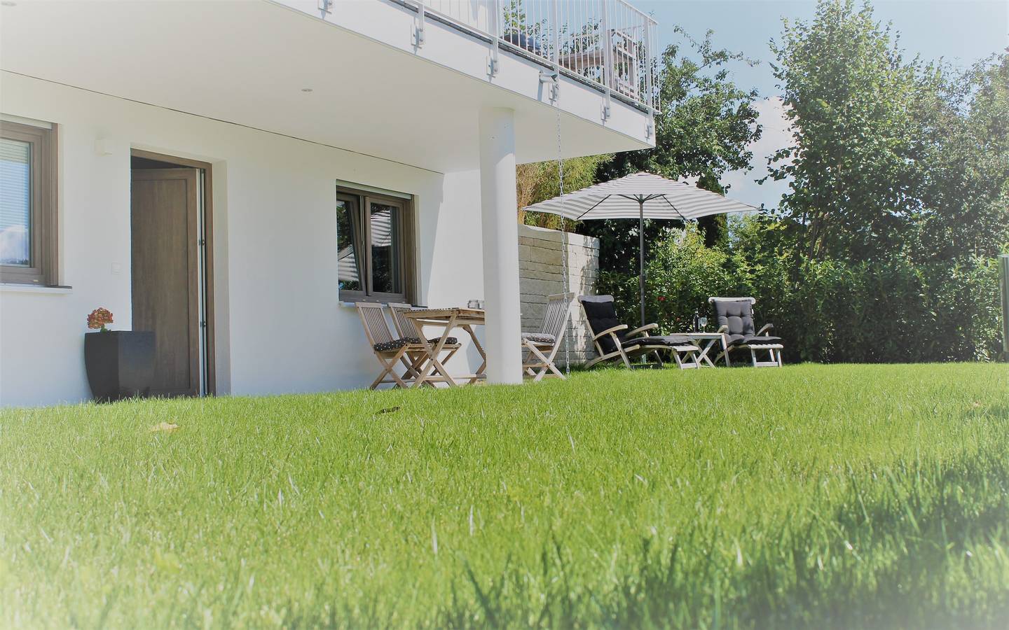 Ganze Ferienwohnung, Ferienwohnung Himmelreich - Neue 2-Zi-Ferienwohnung 50 qm mit eigenem Garten in Öhningen, Untersee