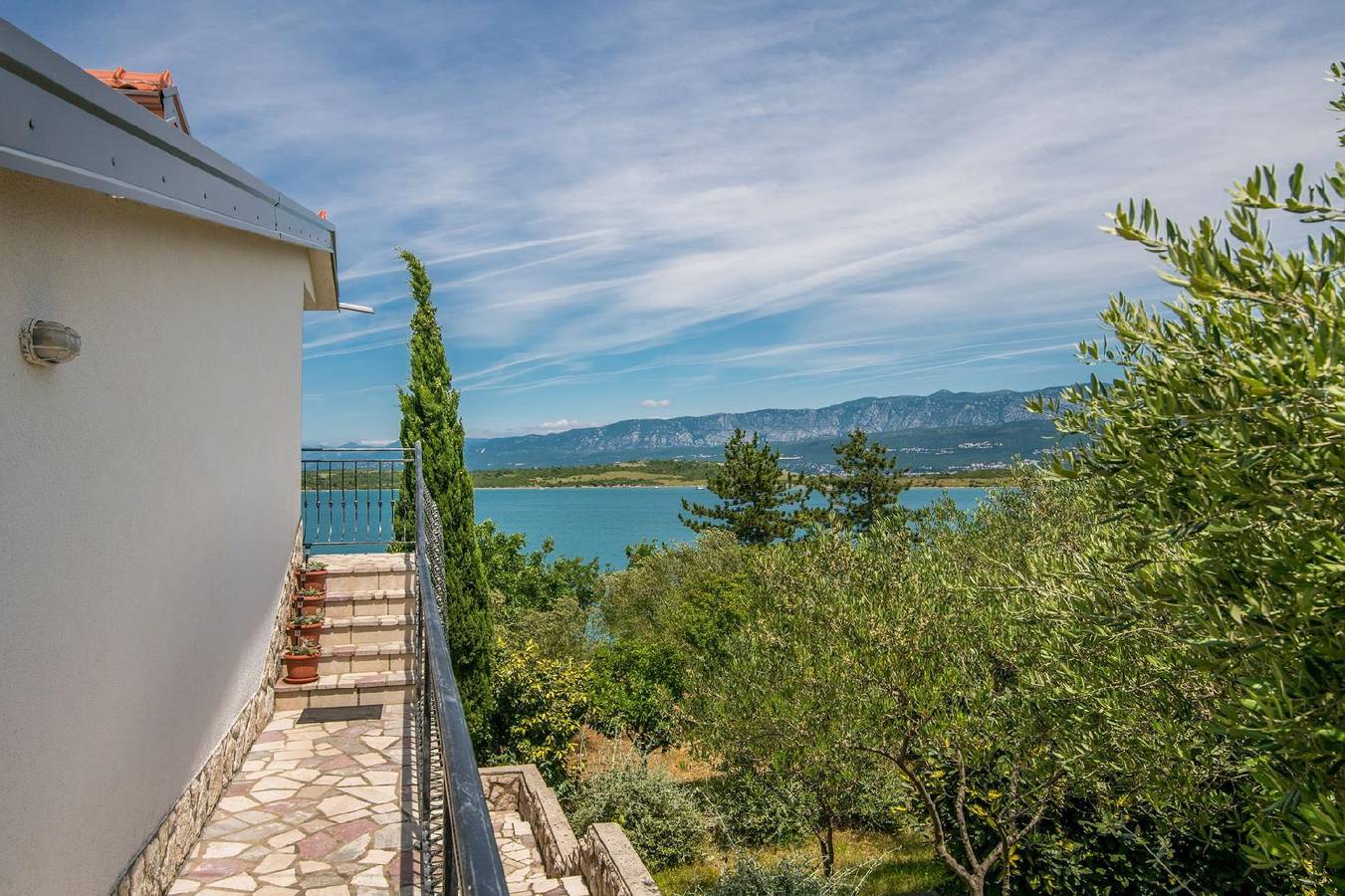 Ganze Ferienwohnung, Ferienwohnung für 4-5 Personen mit Terasse und herrlichem Meerblick in Klimno, Krk