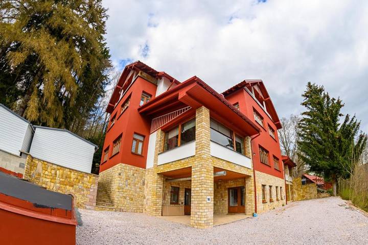 Dom gościnny dla 3 osób, z sauna i widok oraz taras i basen w Jańskie Łaźnie