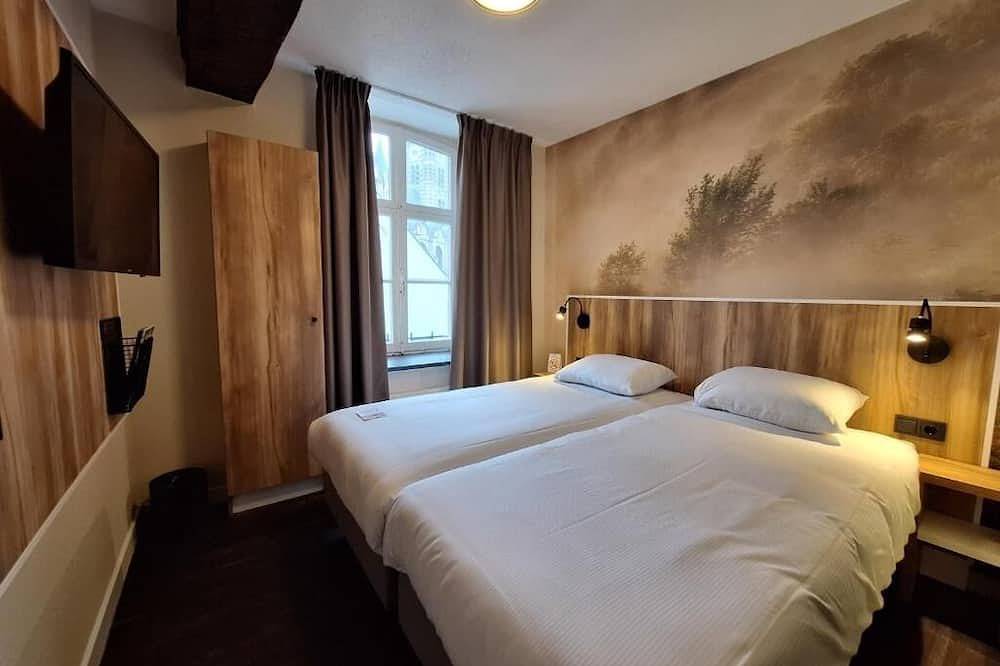 Stay in Scenic Thorn – Beautiful Dutch Room Steps from Culture, Dining & Trails in Thorn, Limburg