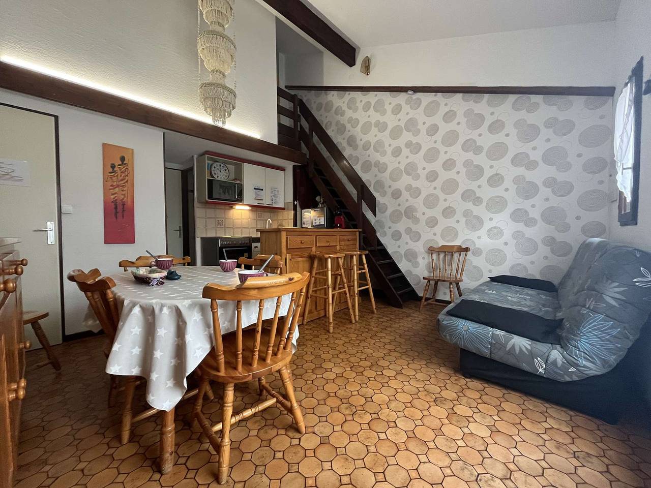 Cozy Holiday Home with Pool, Terrace, and Parking Near Beach in Gruissan, Sleeps 6 in Gruissan (Ville), Gruissan