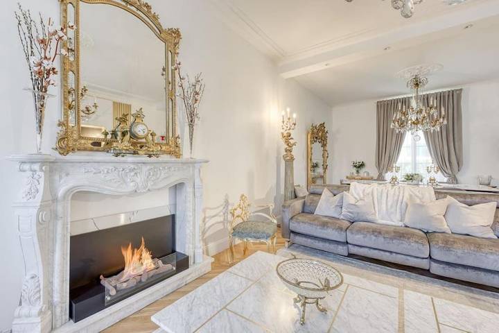 Villa pour 12 personnes, avec jacuzzi et terrasse ainsi que jardin et sauna