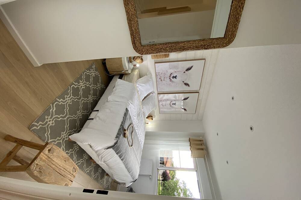 Very pretty new villa with swimming pool and boulodrome typical of the Basin for 9 people in Gujan-Mestras, Arcachon region