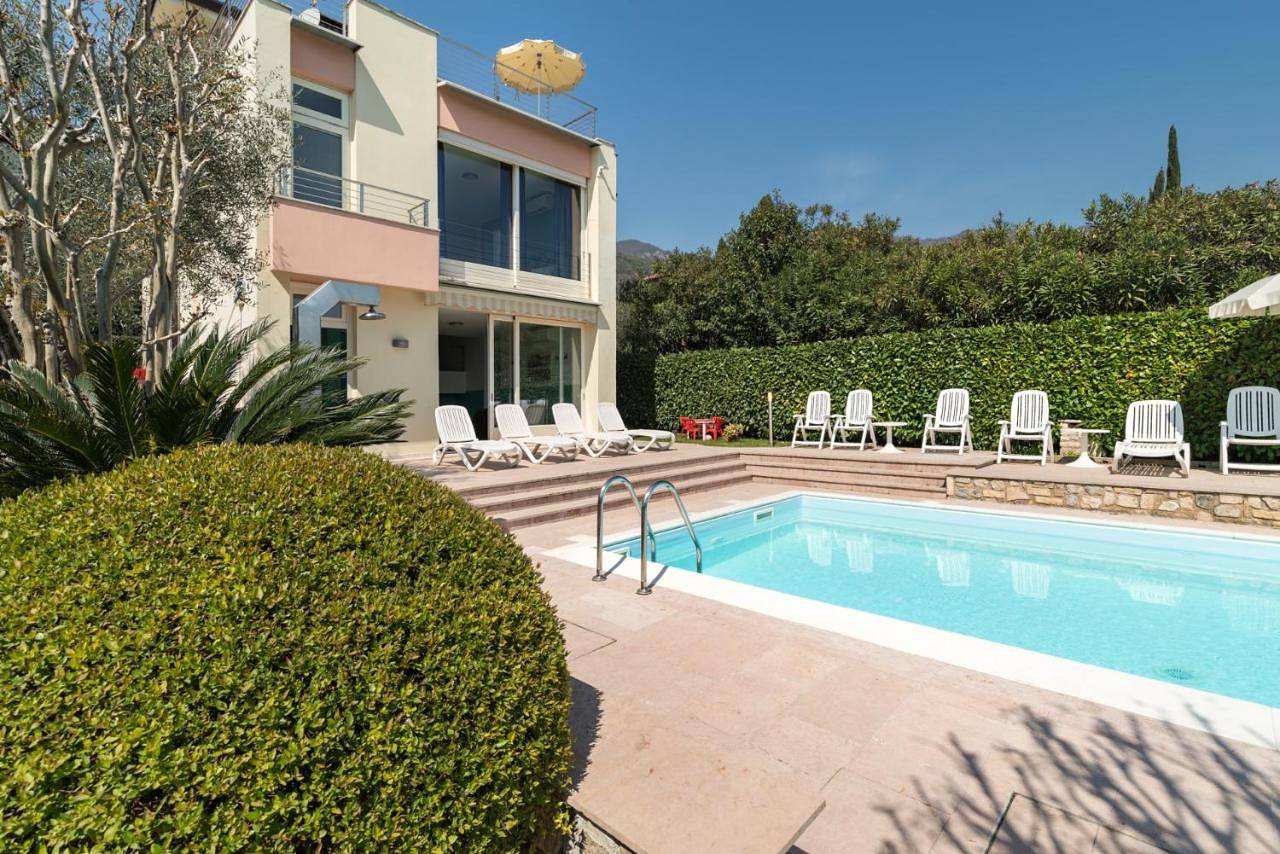 Villa Oleandri, con Piscina privata e Vista Lago in Toscolano-Maderno, Prealpi Gardesane