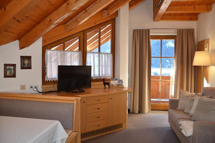 Ganze Wohnung, Schöne Dachwohnung - Free WIFI in St. Ulrich in Gröden, Dolomiti Superski