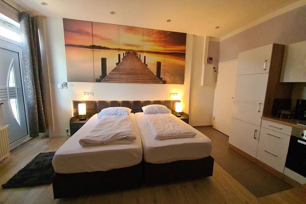 Ganze Wohnung, W1, Ferienwohnung mit Klimaanlage in Hüllhorst, Wiehengebirge