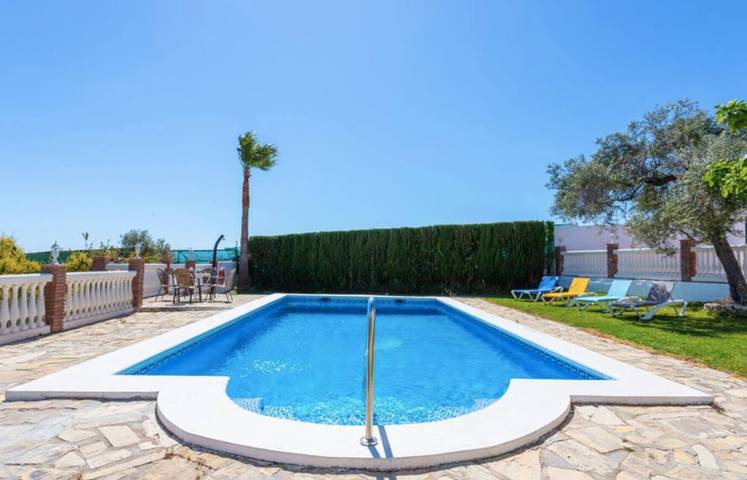 "Casa El Retiro" con vistas al mar, piscina, Wi-Fi y jardín in Nerja, Cordillera Penibética