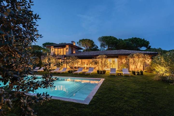 Ferienhaus für 14 Personen, mit Terrasse und Garten sowie Pool
