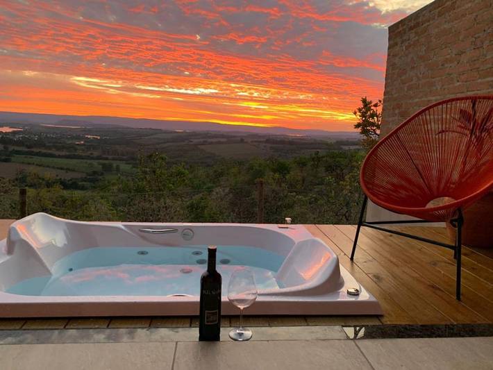 Casas e apartamentos de temporada para 2 pessoas, com jacuzzi e jardim em Delfinópolis