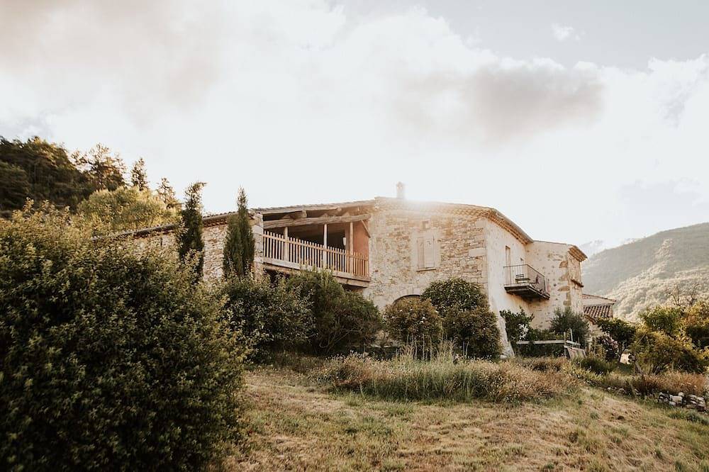 Les Nuits du Taris, Maison de caractère dans la Drôme in Bourdeaux, Région de Die