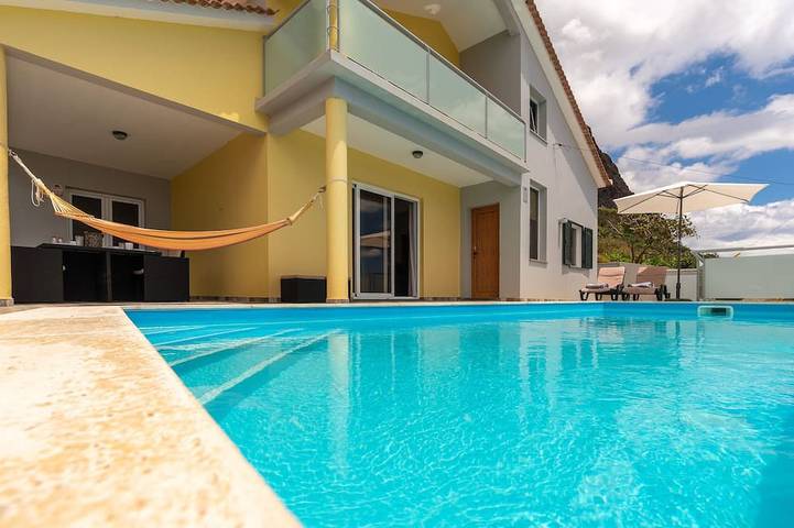 Casa de férias para 8 pessoas, com varanda e jacuzzi em Paul Do Mar
