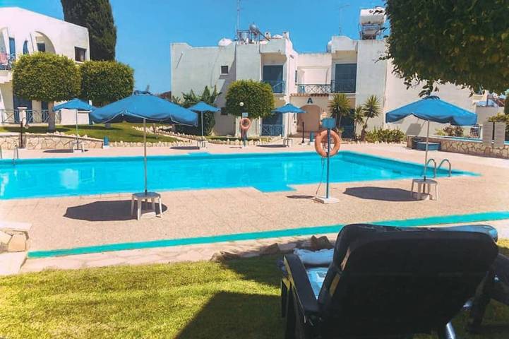 Ferienwohnung für 4 Personen, mit Pool und Garten in Larnaka