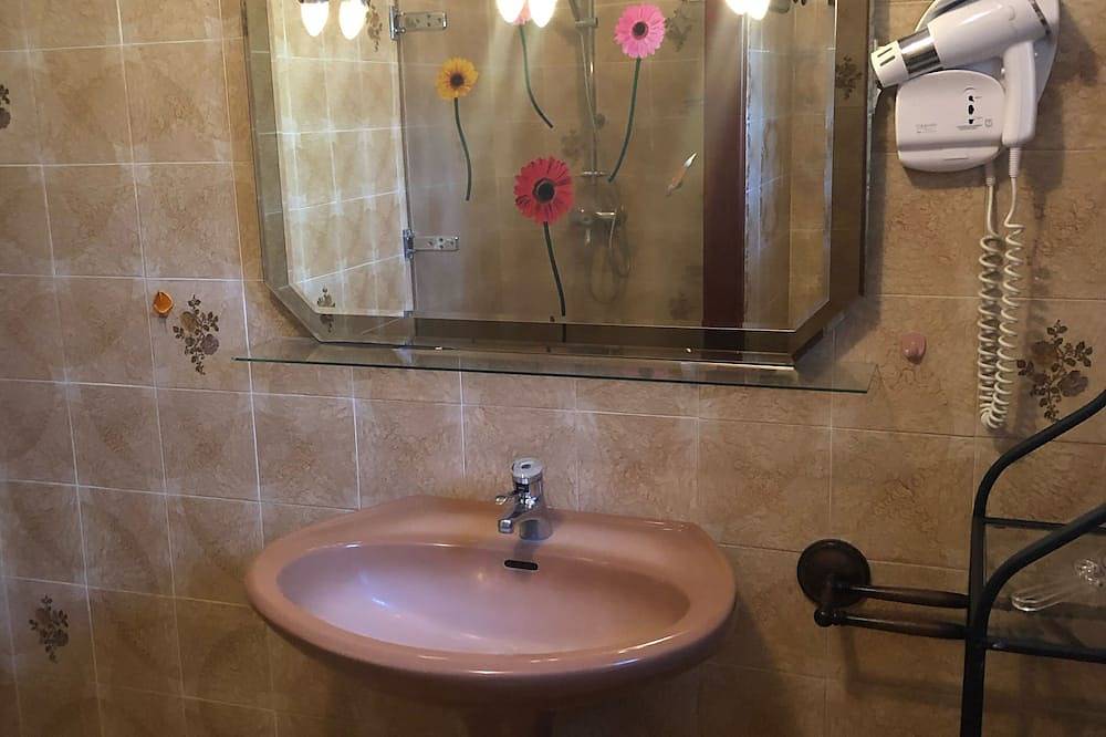 Haus am Fuße des Luberon (2 bis 6 Personen) in Lourmarin, Regionaler Naturpark Luberon