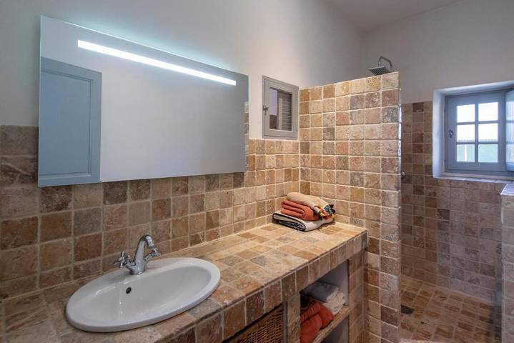 Location de vacances pour 6 personnes, avec jardin et piscine à Maillane - 3