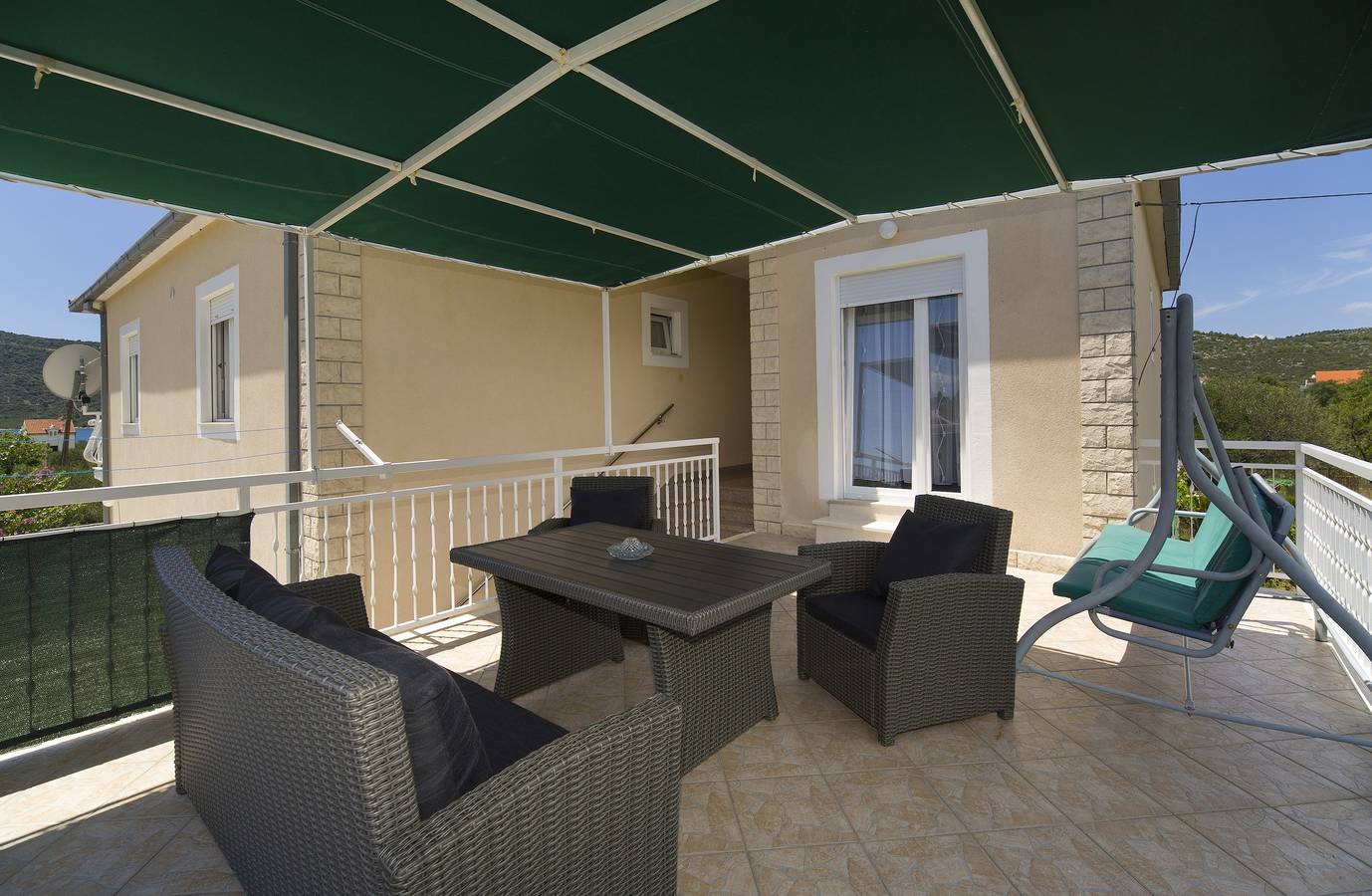 Ganze Wohnung, 1-Zimmer-Ferienwohnung mit Terrasse und Meerblick Poljica, Trogir A-19054-a in Poljica, Split-Dalmatien