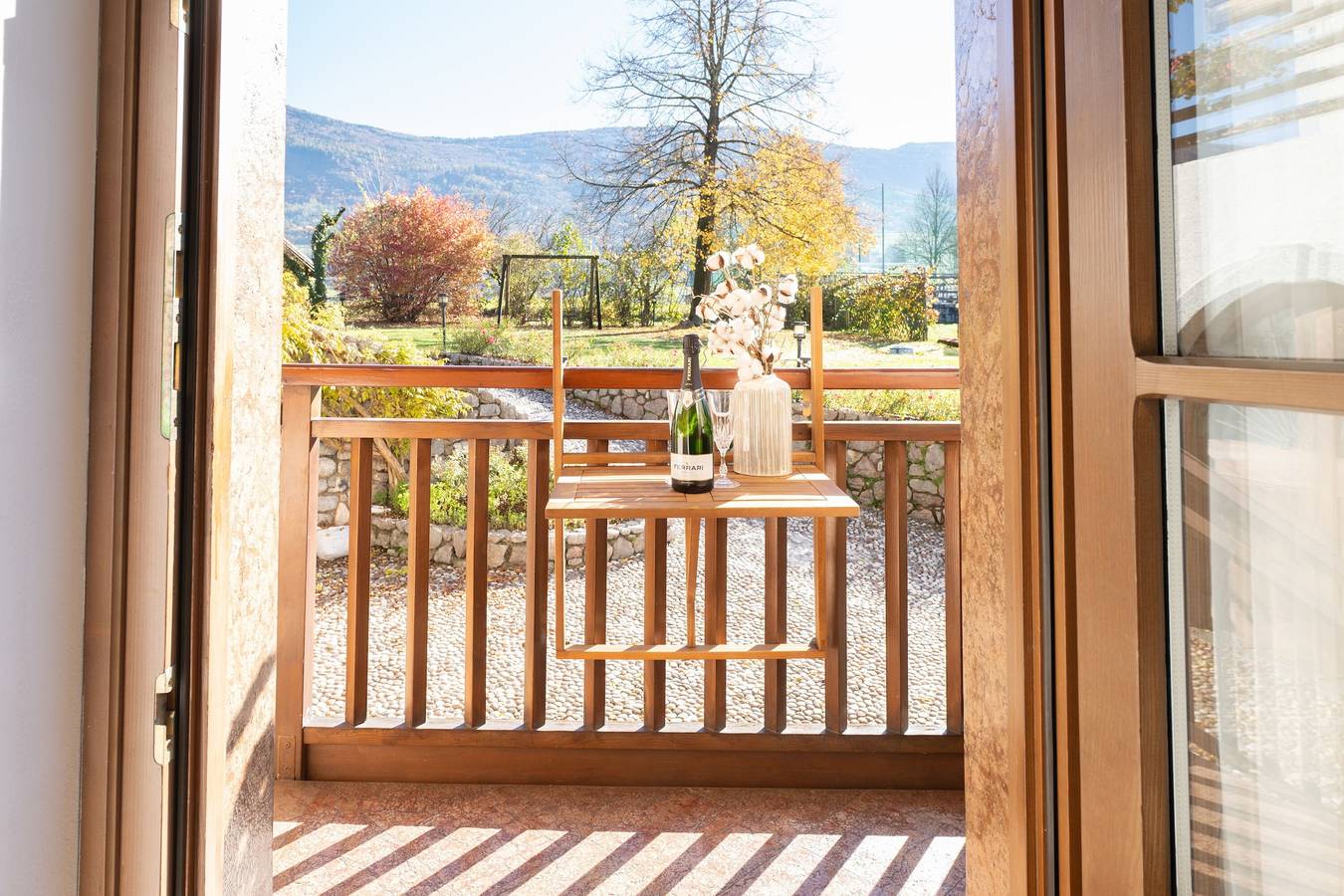 Entire apartment, Apartment 'Le More' with Mountain View, Balcony and Wi-Fi in Cares, Garda Mountains