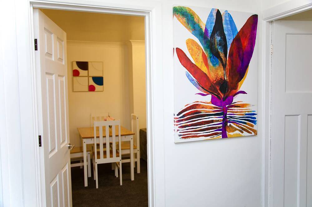 Entire apartment, Cosy & Stylish 2 Bedroom G/F flat in Prime Location in Dartford, Kent