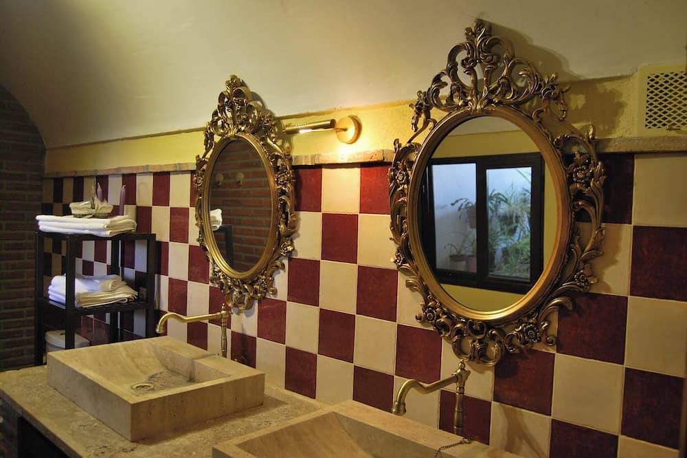 Homerez - House Guadix, Bbq, Parking in Guadix, Geoparque de Granada