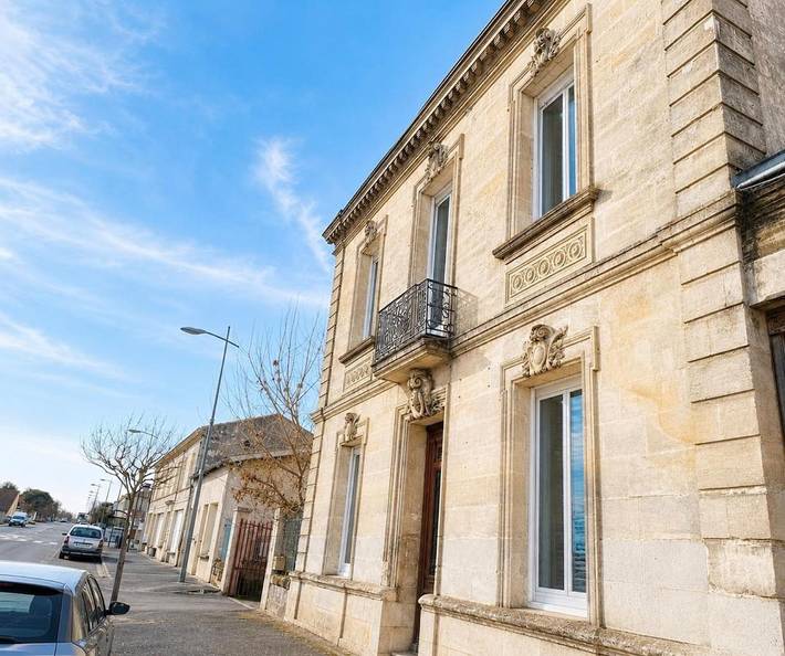 Location de vacances pour 10 personnes, avec Balcon et Terrasse ainsi que Jardin et Vue à Eyrans - 4