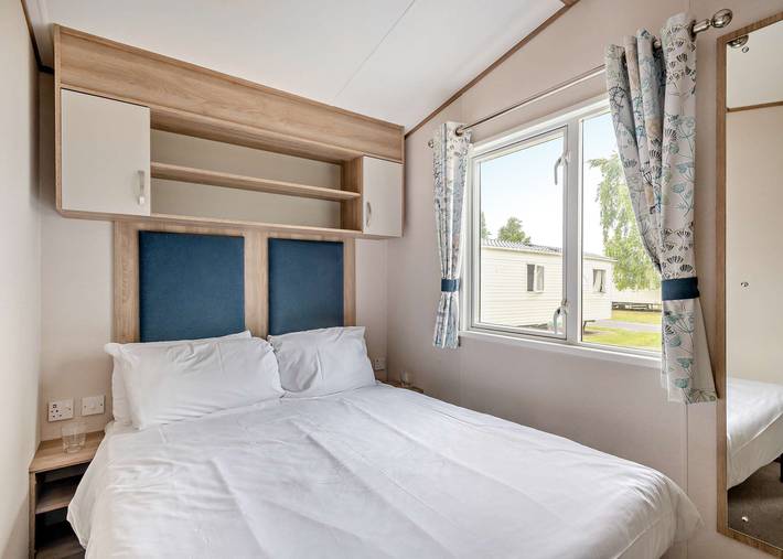 Bronze 2 Bedroom Caravan, Sleeps 3. With parking in Great Yarmouth, The Broads