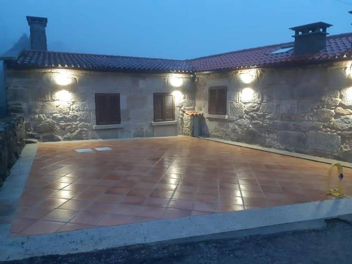 Casa de vacaciones para 10 personas, con piscina además de terraza y jardín, Se admiten mascotas en Meis