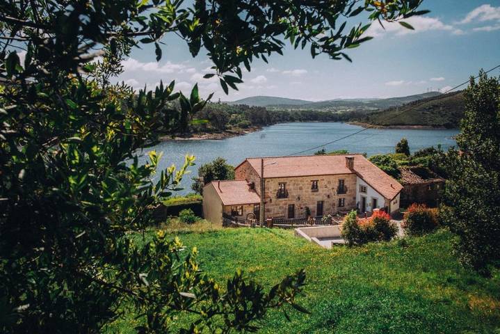 Casa rural para 2 personas, con Balcón además de Terraza y Jardín en Dumbría