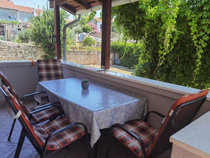 Ferienwohnung für 4 Personen, mit Balkon/Terrasse in Sveti Filip i Jakov