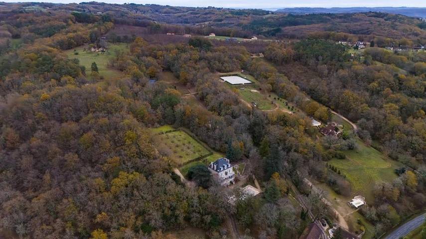 Location de vacances pour 4 personnes, avec piscine et vue ainsi que jardin et sauna, animaux acceptés à Auriac-du-Périgord - 2