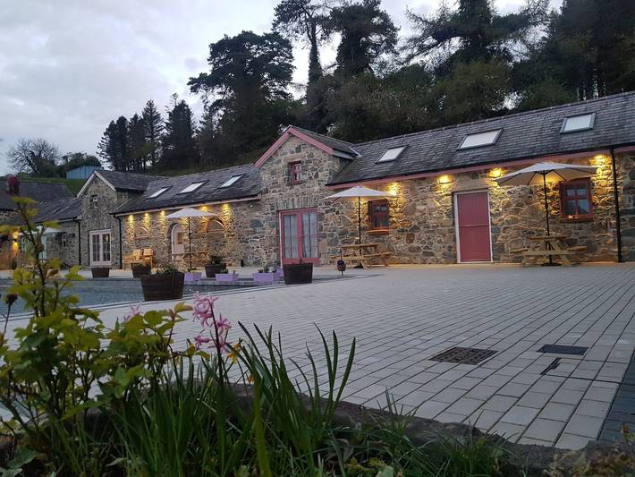 Magical 3-Bed Stone Built Cottage - Sleeps 6 in Grafschaft Down