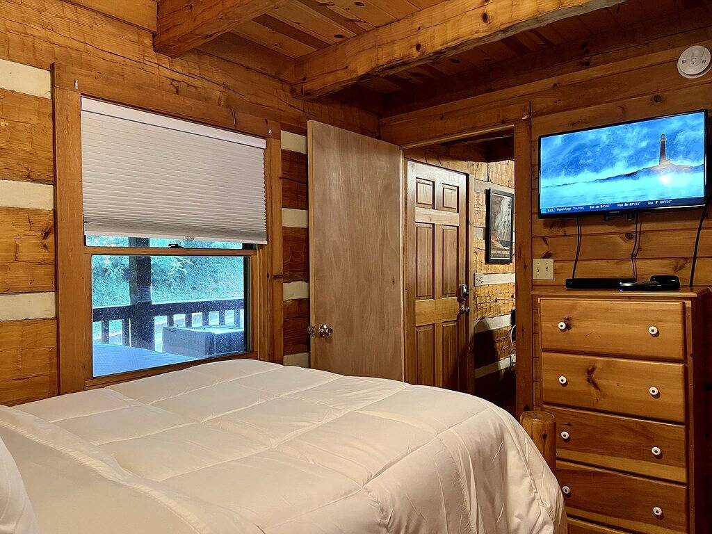 Haustierfreundliche Blockhütte-Fischteich-Free Wifi-Nizza Whirlpool auf Veranda-Easy Roads in Sevierville, Sevier County