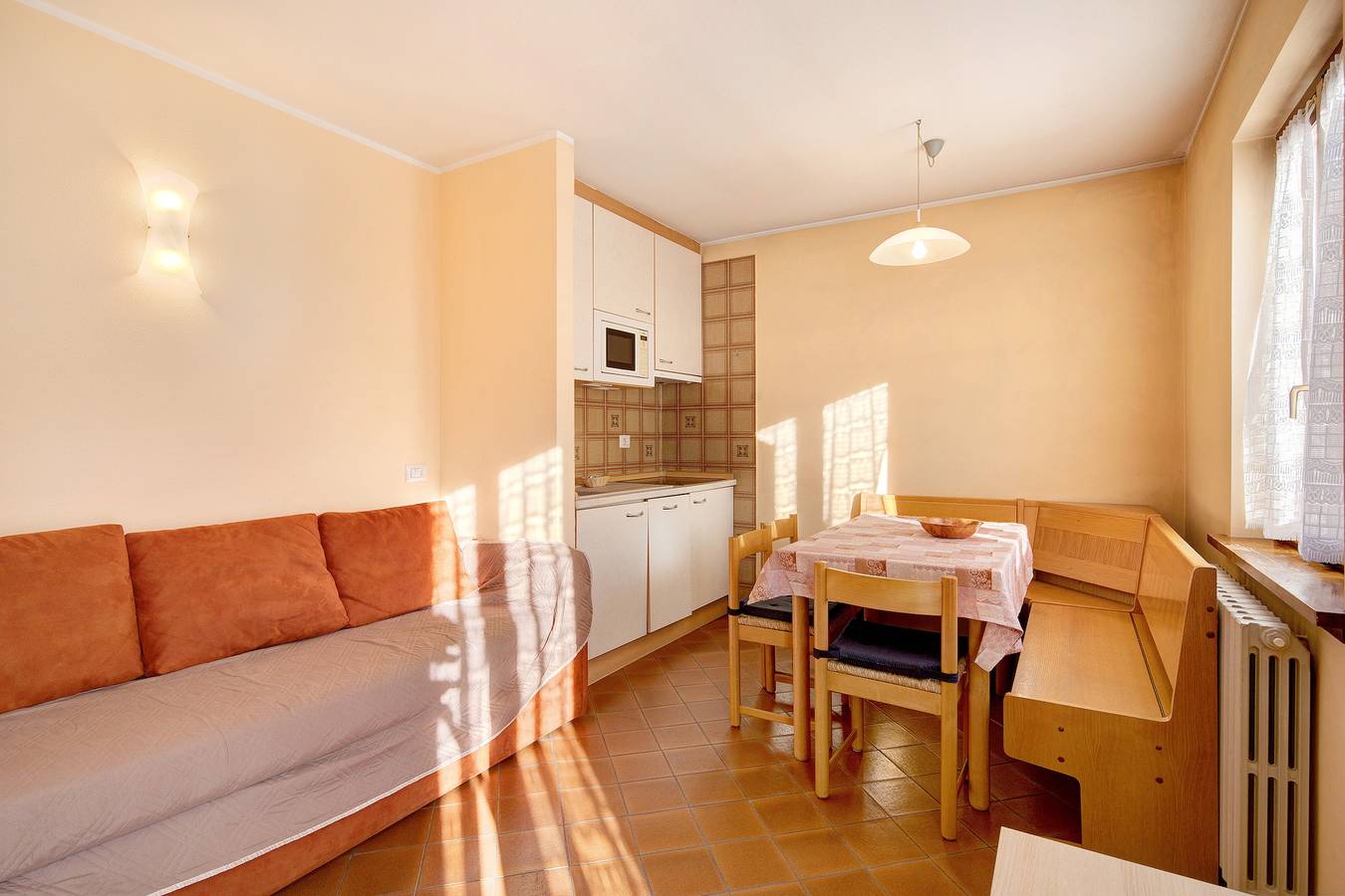 Entire apartment, Apartment 'Chalet Meridiana Appartamento 3' with Mountain View and Wi-Fi in Livigno (Town), Livigno