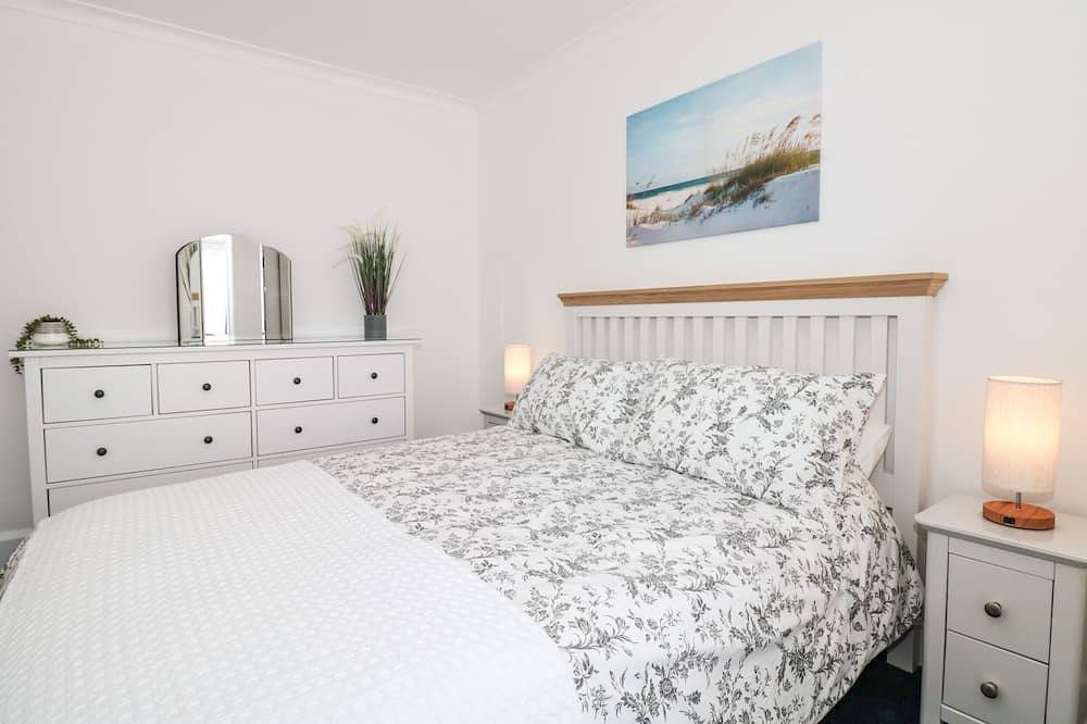 Little Honeynook, pet friendly, with hot tub in Bigbury in Bigbury on Sea, South Devon