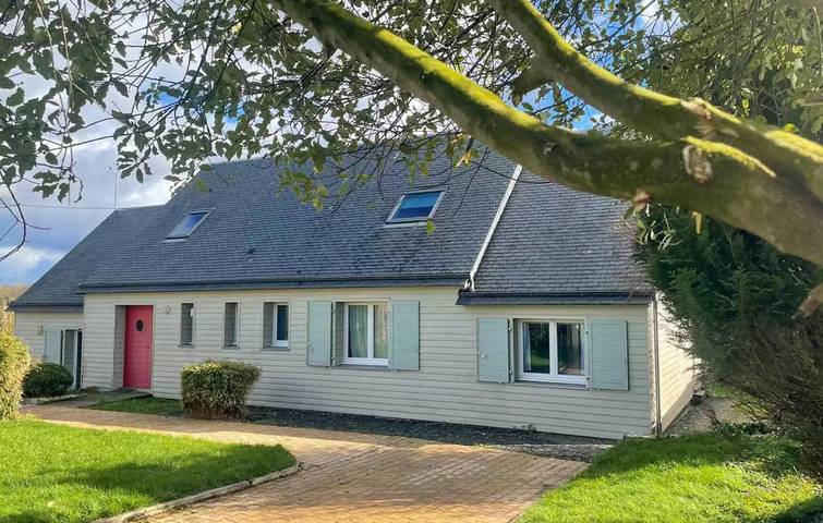 Location de vacances pour 8 personnes, avec jardin à Taulé