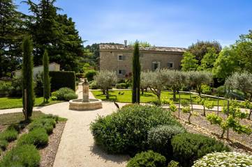 Gîte pour 4 personnes, avec piscine et jardin à Ménerbes