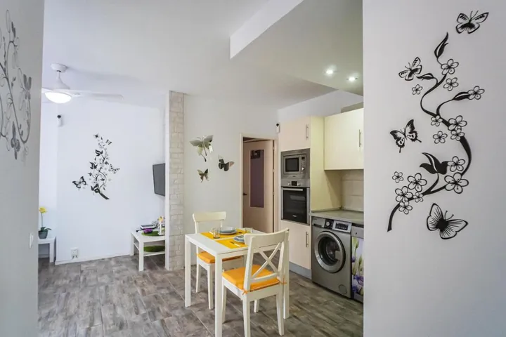 Ferienwohnung für 2 Personen, mit Pool und Ausblick sowie Balkon und Kinderpool - 1