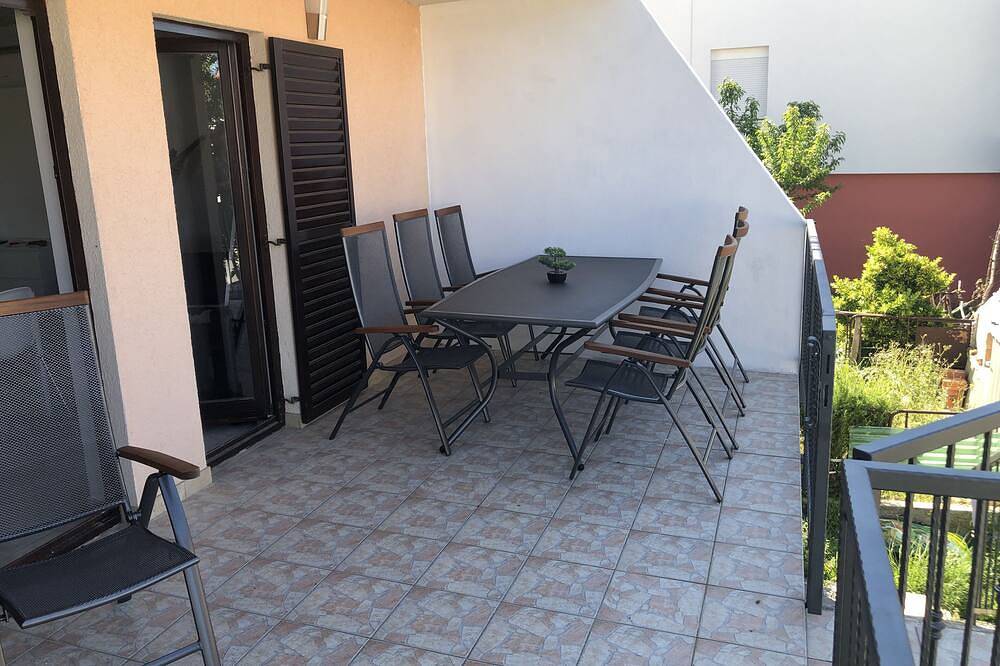 Casa en el centro de la antigua ciudad costera de Rogoznica, cerca de Split in Rogoznica, Condado de Šibenik-Knin
