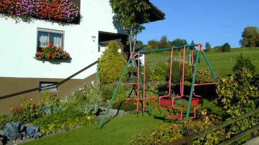 Ferienwohnung für 5 Personen, mit Balkon und Terrasse sowie Garten im Bregenzerwald - 2