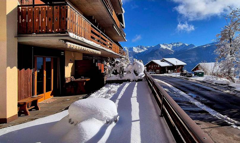 Hütte für 4 Personen, mit Balkon/Terrasse in Ovronnaz