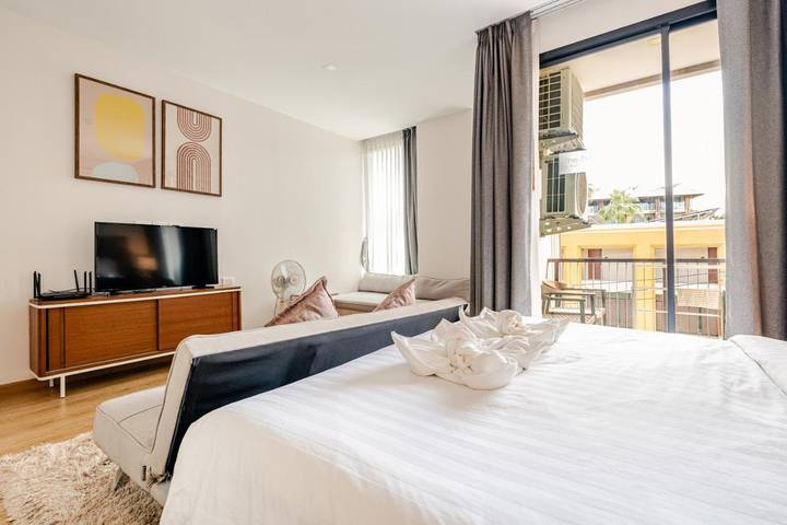 Appartement de vacances pour 2 personnes, avec piscine ainsi que bassin pour enfant et balcon