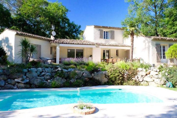 Villa pour 8 personnes, avec terrasse et jardin à Roquefort-les-Pins