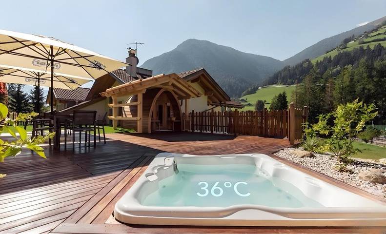Hotel für 4 Personen, mit Garten und Whirlpool sowie Sauna, kinderfreundlich
