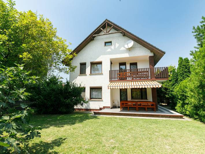 Ferienhaus für 12 Personen, mit Terrasse und Garten in Balatonfenyves